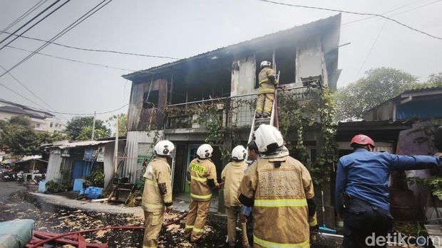 Kebakaran di Semarang Penampakan rumah yang ludes terbakar di Bongsari, Semarang Barat, Kota Semarang, Jumat (9/10/2026).