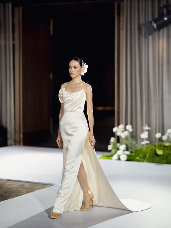 Alih-alih sekadar menghadirkan gaun yang cantik secara visual, La Belle membawa gagasan tentang pertemuan antara romantisme dan kemandirian, serta keanggunan klasik dan semangat modern.  (Foto: Dok. Sebastian Gunawan)