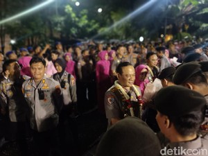 Momen Hangat Komjen Asep Edi Suheri Lepas Jabatan Kapolda Metro