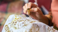 Kriya Gading menjadi wadah bagi Hartadi dan Harini untuk mengembangkan karya batik dengan pendekatan kontemporer. Melalui usaha ini, keduanya mengeksplorasi motif yang tidak hanya mengandalkan pola tradisional, tetapi juga memberi ruang bagi gagasan dan ekspresi seni yang lebih beragam. 