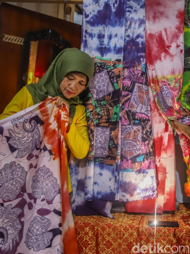 Kriya Gading Wadahi Pasutri Seniman Kembangkan Batik Kontemporer