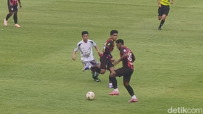 Laga Persipura Jayapura vs RANS Nusantara FC