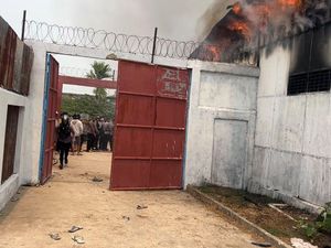 2 Napi Kabur Usai Lapas Merauke Diduga Dibakar Masih Diburu