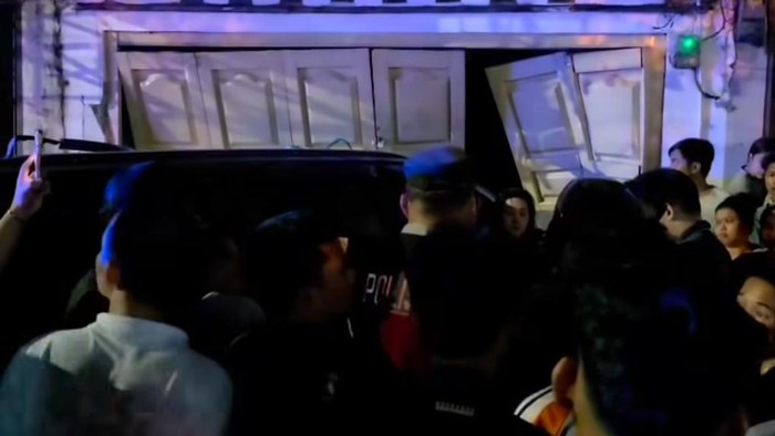 Kondisi ruko usai ditabrak Fortuner  di Kota Medan.