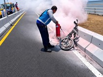 Viral Motor Ludes Terbakar di Tol Bali Mandara