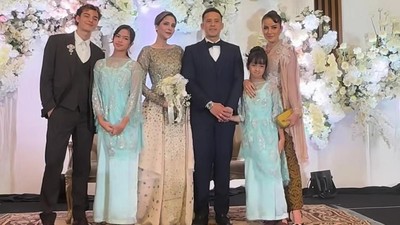 Momen Akrab Olla Ramlan Bareng Anak dan Pacar Kondangan ke Aufar Hutapea