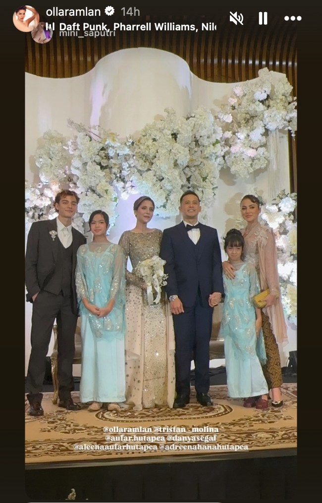 Olla Ramlan bersama kedua putri dan kekasihnya, Tristan Molina, tampak menghadiri acara pernikahan mantan suaminya, Aufar Hutapea dengan Daniah Assagaf, yang digelar pada Kamis (8/10/26). Foto: Instagram/@ollaramlan