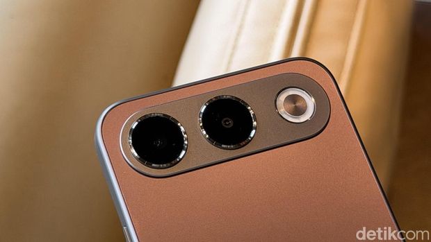 Oppo A7 Pro Oppo A7 Pro