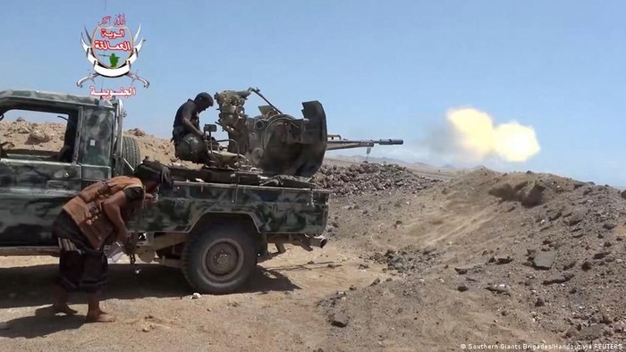 Milisi Houthi di Yaman yang didukung Iran bertempur melawan pasukan pemerintah Yaman yang didukung Arab Saudi (Southern Giants Brigades/Handout via REUTERS)