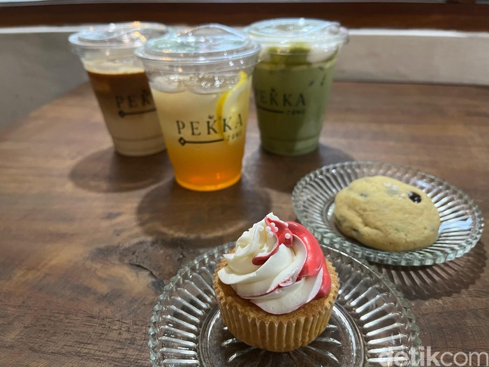 Kafe mungil di dalam komplek tetapi punya banyak pilihan menu minuman yang enak.