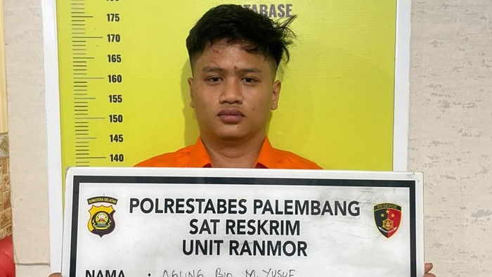 Pelaku pembacokan dan perampasan mobil saat diamankan polisi