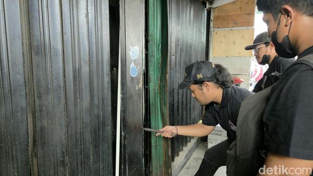 Penggerebekan narkoba di Kampung Ambon, Jakarta Barat Penggerebekan narkoba di Kampung Ambon, Jakarta Barat, Jumat (9/10/2026).
