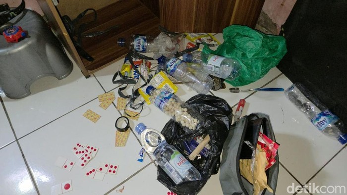 Penggerebekan narkoba di Kampung Ambon, Jakarta Barat, Jumat (9/10/2026).