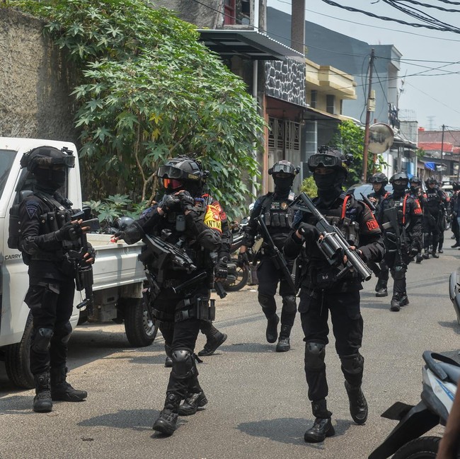 Penggerebekan Narkoba di Kampung Ambon dan Boncos, 24 Orang Diamankan