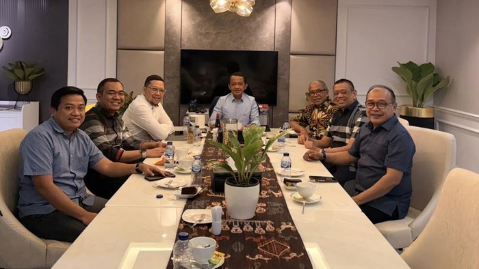 Pengurus Golkar Sulsel bertemu Ketum Golkar Bahlil Lahadalia.
