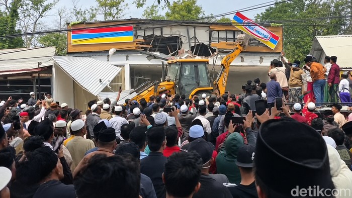 Perusakan minimarket di Pamekasan