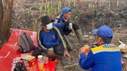 Petugas Karhutla Juga Manusia, Jaga Mental Lewat Kopi-Senam Otak