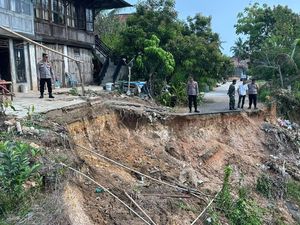 Waspada! Jalan di OKU Amblas Tak Bisa Dilalui