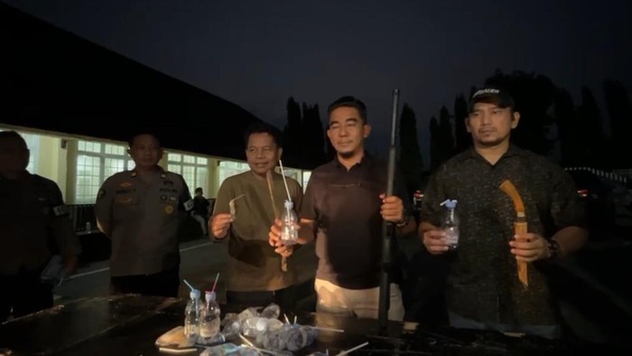 Polisi menggerebek sarang narkoba di Palu, amankan dua pengguna.