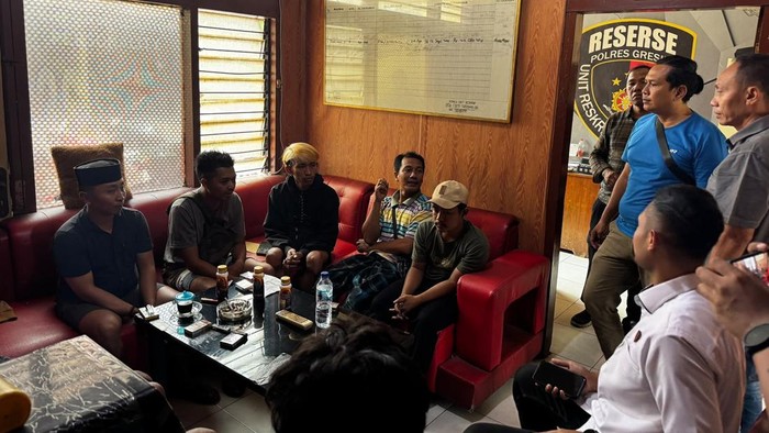 Polsek Kebomas mengamankan 14 orang beserta 14 kendaraan yang diduga digunakan untuk mengangkut Pertalite menggunakan tangki modifikasi