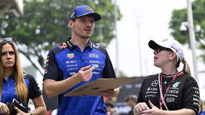 Potret Verstappen hingga Hamilton Tiba di Marina Bay untuk Latihan Bebas