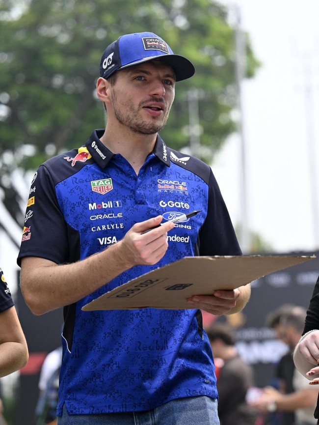 Potret Verstappen hingga Hamilton Tiba di Marina Bay untuk Latihan Bebas