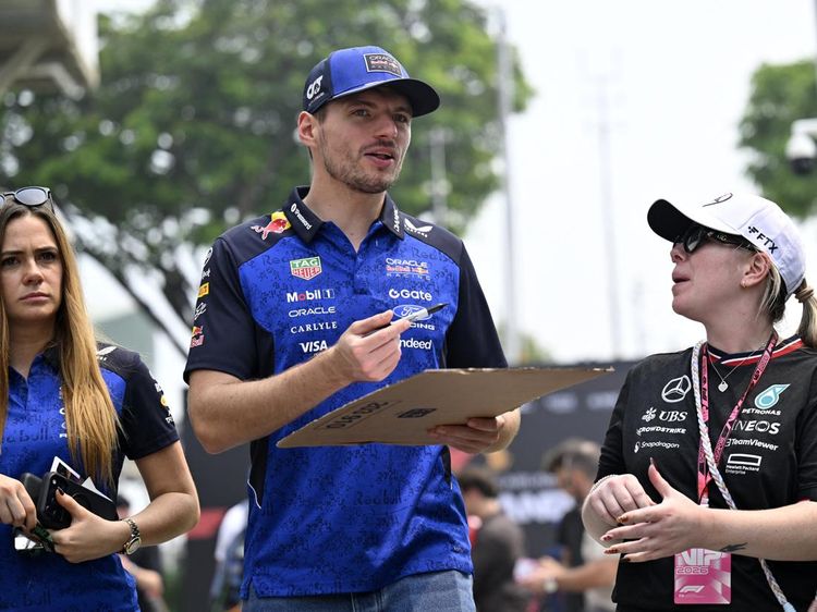 Potret Verstappen hingga Hamilton Tiba di Marina Bay untuk Latihan Bebas