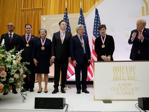 Trump Berikan Penghargaan Sains Tertinggi untuk Elon Musk, Jensen Huang Dkk