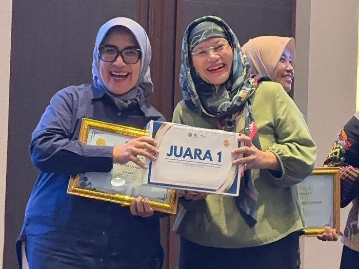 Puskesmas Pabuaran Indah dan Posyandu Nusa Indah di Kelurahan Pabuaran, Kecamatan Cibinong, meraih penghargaan kenaikan cakupan imunisasi terbaik pertama di Jabar