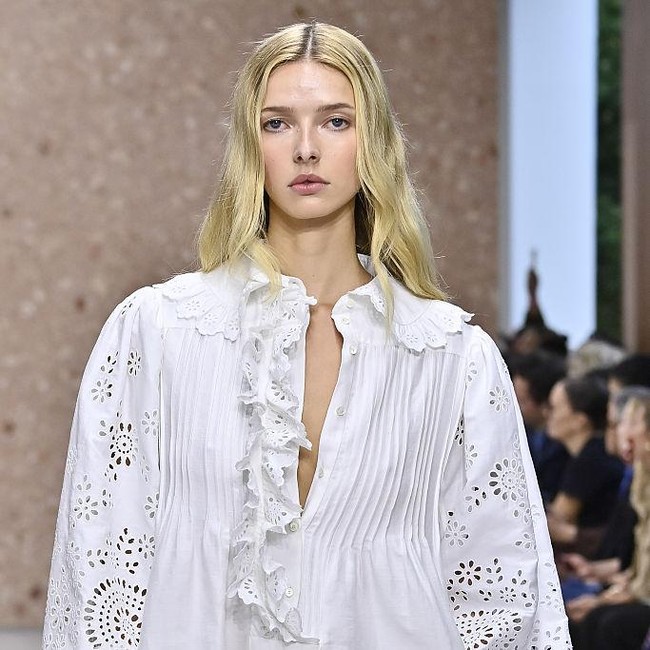 6 Nepo Baby Debut di Paris Fashion Week: Ada Anak Chris Martin & John Travolta