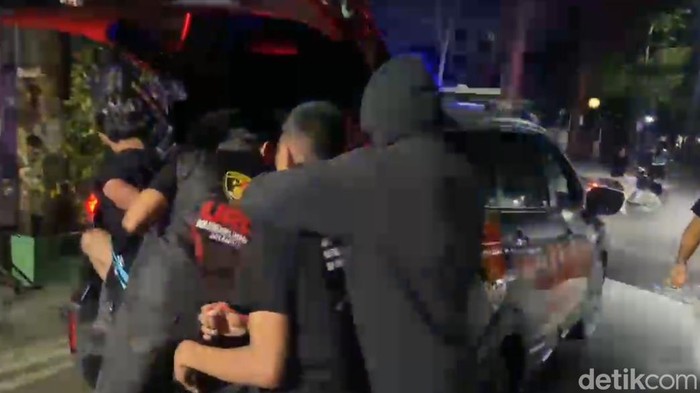Remaja mabuk konvoi motor di Makassar ditangkap polisi.