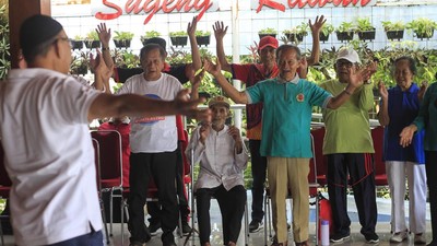 Sekolah Lansia di Solo Ajak Warga Usia Senja Tetap Sehat dan Aktif