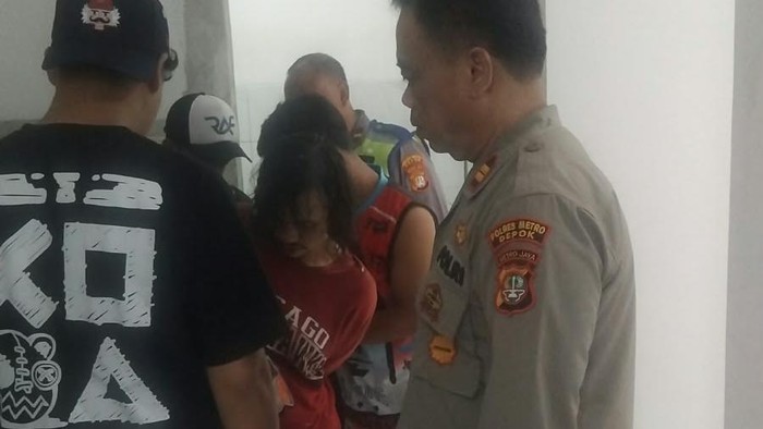 Seorang pria berinisial I ditangkap warga setelah mencuri mesin bor di Krukut, Depok.