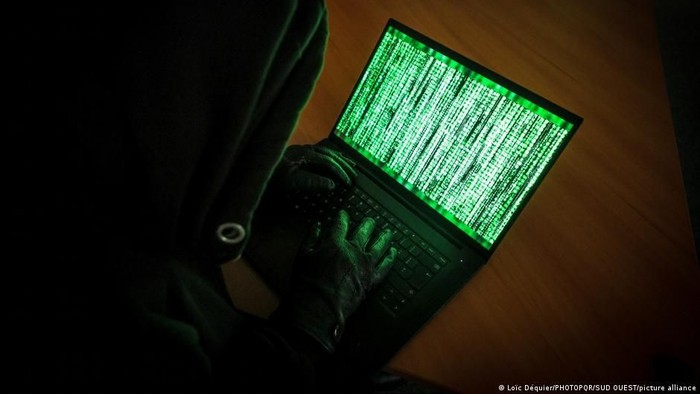 Insiden ini tidak hanya menyebabkan terungkapnya informasi pribadi, namun juga bisa memicu berbagai kejahatan siber lainnya yang menyasar masyarakat (Loïc Déquier/PHOTOPQR/SUD OUEST/picture alliance)