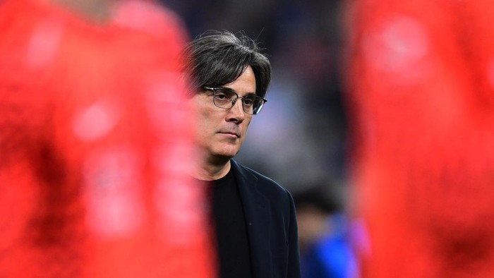 Soccer Football - Nations League - Group A1 - Italy v Turkey - Stadio Renato DallAra, Bologna, Italy - October 5, 2026 Turkey coach Vincenzo Montella looks dejected after the match REUTERS/Daniele Mascolo