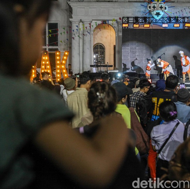 Tanpa Kata, Seniman Pantomim Pukau Pengunjung JakMime Fest 2026 di Kota Tua
