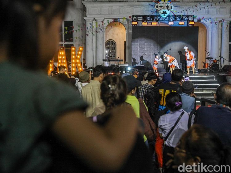 Tanpa Kata, Seniman Pantomim Pukau Pengunjung JakMime Fest 2026 di Kota Tua