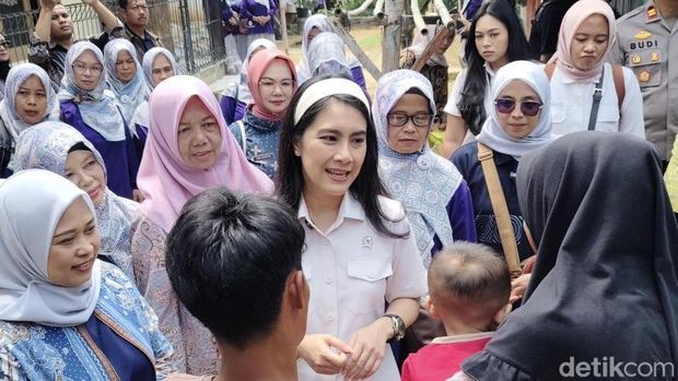 Wamendukbangga Isyana saat melakukan kunjungan kerja ke Sukabumi Wamendukbangga Isyana saat melakukan kunjungan kerja ke Sukabumi