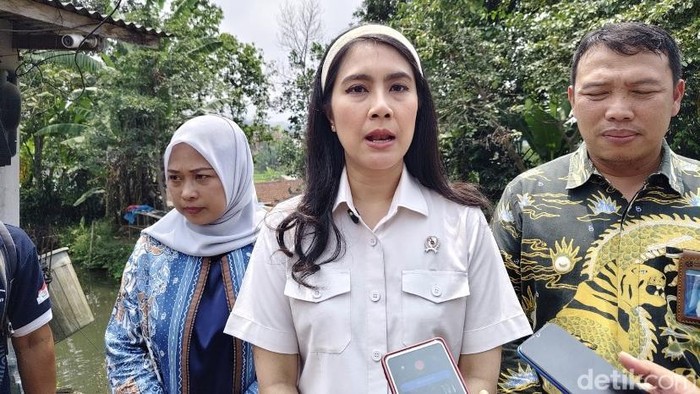 Wamendukbangga Isyana saat melakukan kunjungan kerja ke Sukabumi