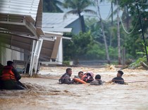 Hujan Deras Picu Banjir di Padang, Warga Dievakuasi