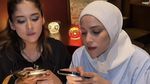 Danya Asegaf, Istri Aufar Hutapea yang Doyan Kulineran dan Keliling Dunia