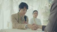 Saya terima nikah dan kawinnya Rachel Florencia binti Rudy Gunawan dengan maskawin tersebut di bayar tunai, ucap Dikta lancar di depan ayah Rachel. Foto: Instagram @dikta dan @rchelcia