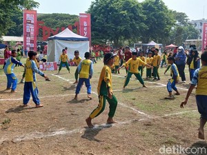 Seribu Anak SD di Kota Pasuruan Antusias Lomba Gobak Sodor hingga Egrang
