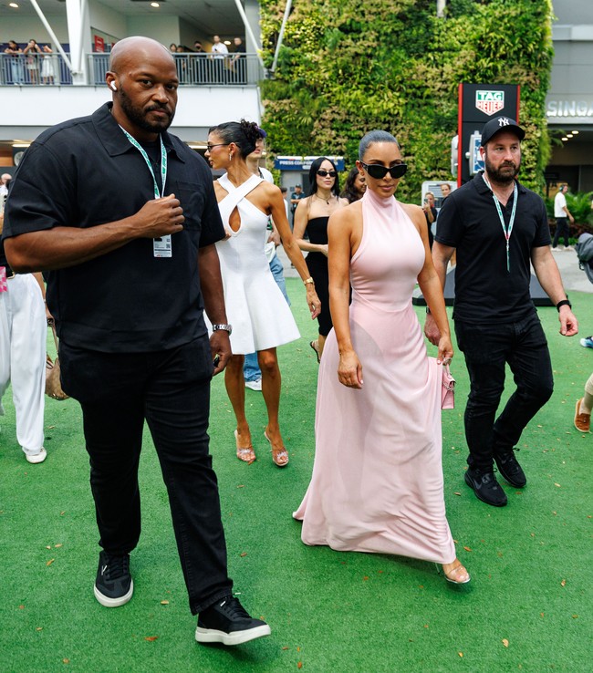 Kim Kardashian Hadiri F1 Singapura Demi Beri Dukungan Langsung untuk Lewis Hamilton (4)