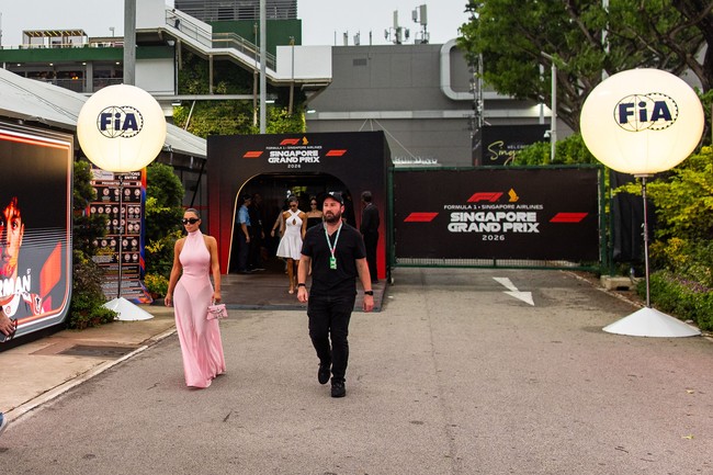 Kim Kardashian Hadiri F1 Singapura Demi Beri Dukungan Langsung untuk Lewis Hamilton (2)