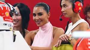 Foto: Gaya Kim Kardashian Tiba di F1 Singapura, Dukung Lewis Hamilton