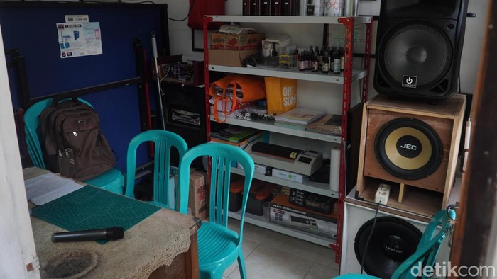 Pemuda Kedungdoro Sulap Balai RT Jadi Tempat Produksi Parfum