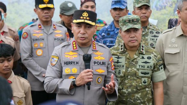 Kabaharkam Polri Komjen Herry Heryawan dan Pangdam XIX/Tuanku Tambusai Mayjen TNI Agus Hadi Waluyo memimpin penanaman 20 ribu pohon di Siak, Sabtu (10/10/2026).