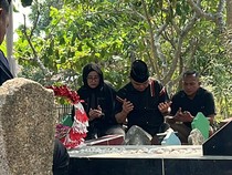 Kapolda Jatim Irjen Dekananto Ziarah ke Makam Orang Tua di Bojonegoro