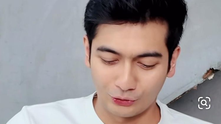 Keseruan Teuku Ryan saat  Kulineran, Makan Nasi Padang hingga Macaroon!